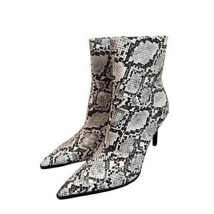 NWT FASHIONNOVA Womens 8.5 Black White Snakeskin Pointed Stiletto Boots
